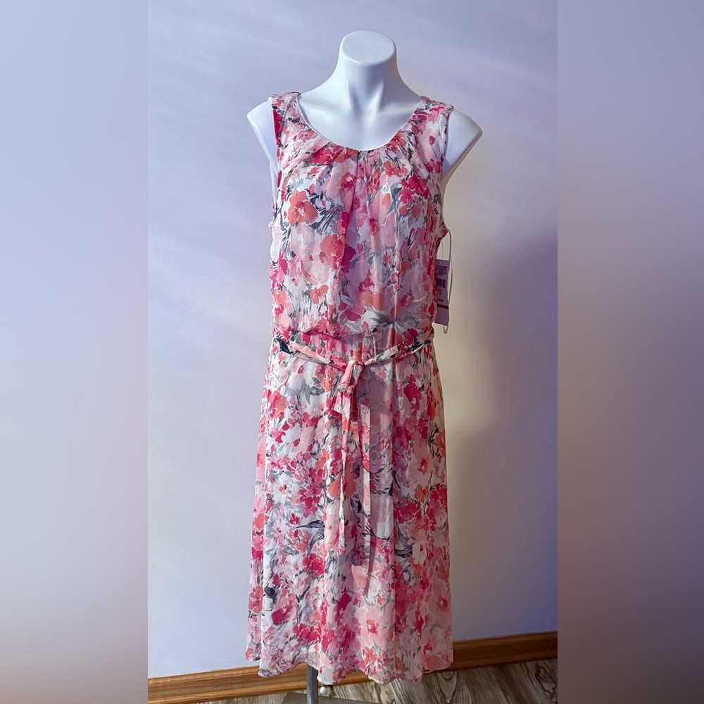 NWT R&K sleeveless pink and ivory floral dresss.